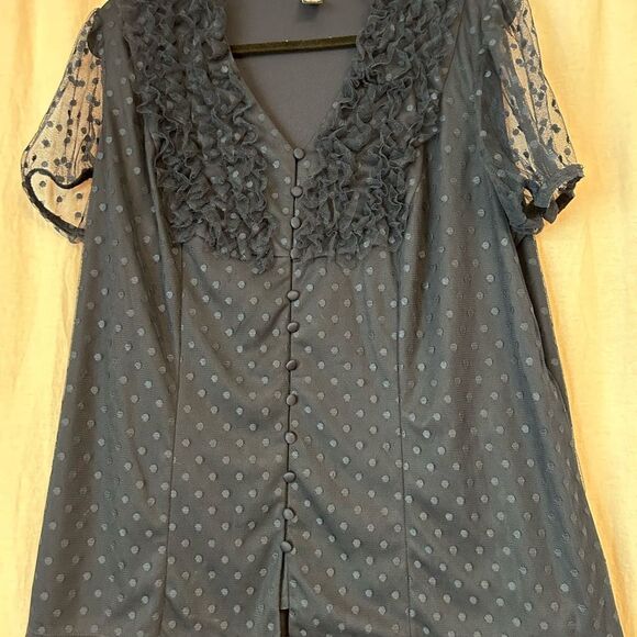 International Concepts 2X black polka dotted lacy sheer sleeves button front - Picture 7 of 7